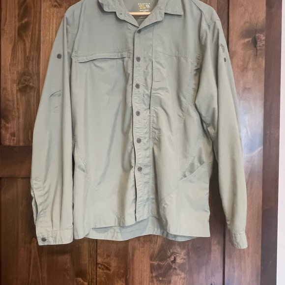 Mountain Hardwear men’s green fishing shirt. Size medium. Button up. - Picture 5 of 10